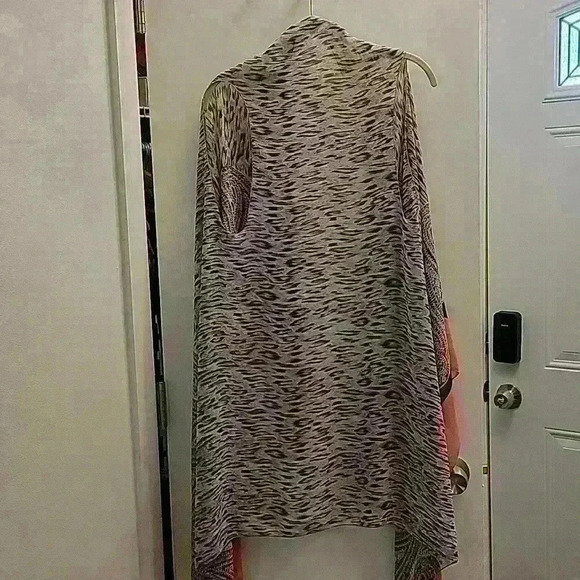 Sheer printed vest. - Picture 4 of 4